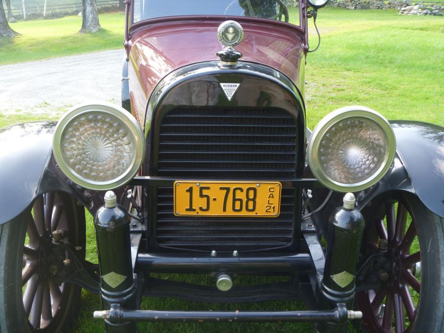 Детали экстерьера Hudson Super Six Speedster 1921 года  (фото 6 из 15)